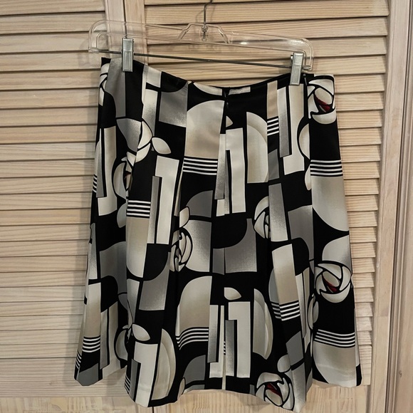 Skirt black cream tan print. - Picture 2 of 2